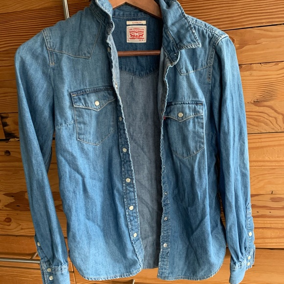 Levi’s Denim snap front long sleeve shirt. - Picture 6 of 8